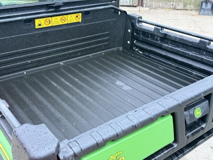 2022 John Deere Gator Hpx815e