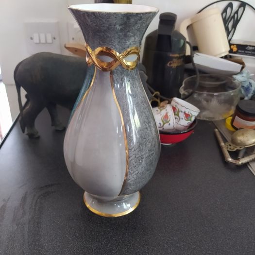 Royal Tara, Fine Bone China Vase