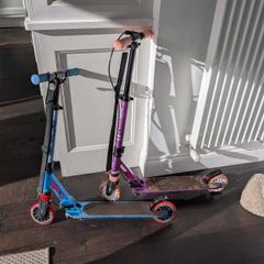 2 Oxelo MID 5 Folding Scooters - Blue & Purple