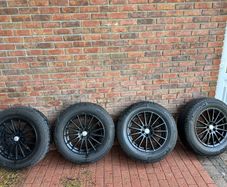 18" Landrover Alloys with Excellent Michelin Tires