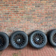 18" Landrover Alloys with Excellent Michelin Tires