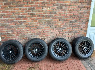 18" Landrover Alloys with Excellent Michelin Tires