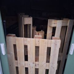 4 wood pallets