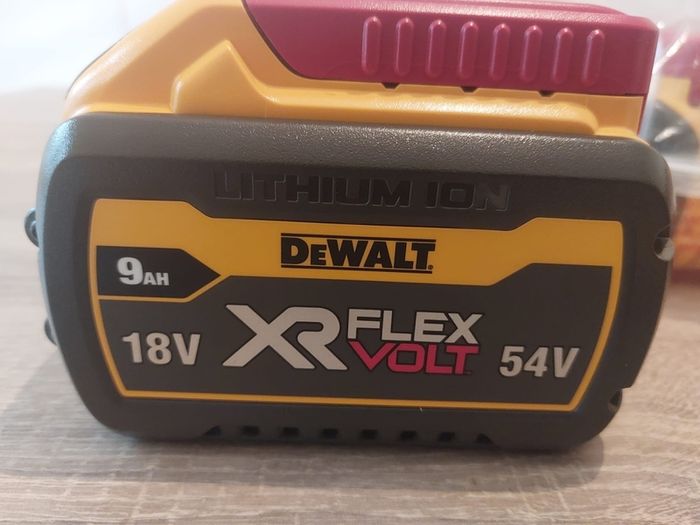 DEwalt. 18V XR Flex Volt 54v /9AH  batteries x 4 . DEwalt DCB/XR LI-ION  Fast Charger plus TSTAK box all are brand new