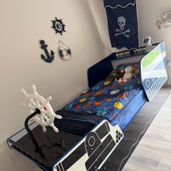 Boys Pirate ship bed