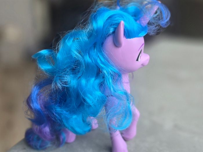 Izzy Moonbow HTF 6inch Rainbow Celebration Amazon US Exclusive MLP G5 My Little Pony 2023