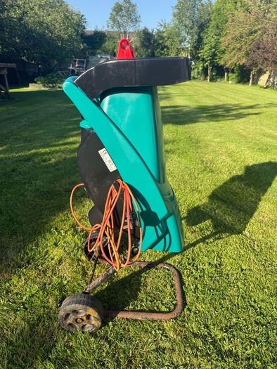 Bosch AXT Rapid 2200W Garden Shredder