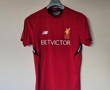New balance 2017-18 Liverpool training jersey Size large in excellent condition