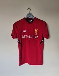 New balance 2017-18 Liverpool training jersey Size large in excellent condition