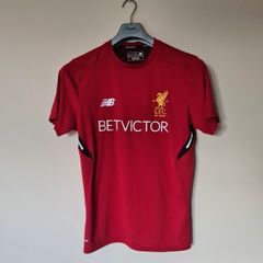 New balance 2017-18 Liverpool training jersey Size large in excellent condition