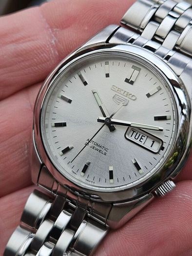 Watch Seiko 5 Automatic.