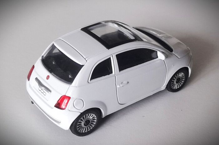 Diecast Model Fiat 500 2007 White - Collectable Motorama 1:43