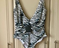 Pieces swimsuit BNWT (14)