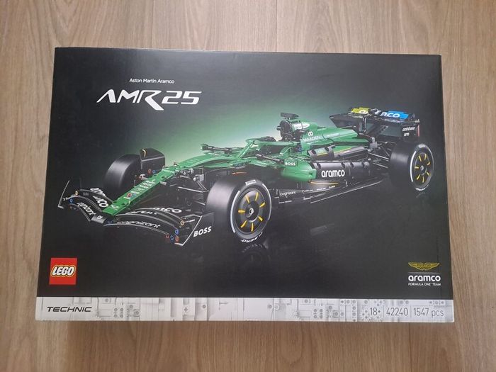 LEGO Technic 42240 Aston Martin Aramco AMR25 F1