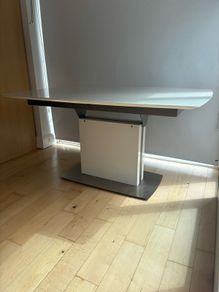 BO Concept dining table for 6 people