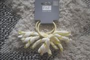 girls lemon and white hair bobbins