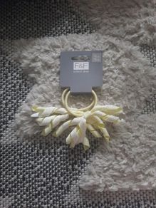 girls lemon and white hair bobbins