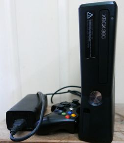 Xbox360 slim 250GB +1Pad