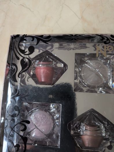 No 7 Lip & Body Shimmer.    In Original  Box.