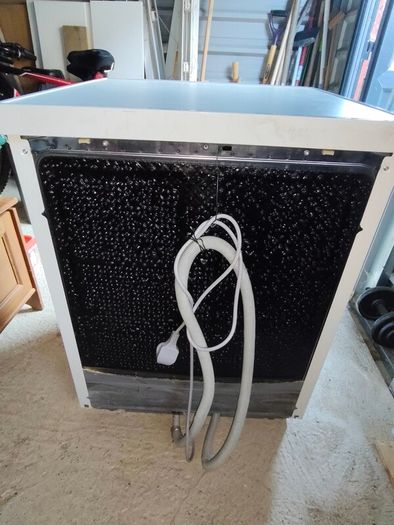 Freestanding Bosch Classixx dishwasher.