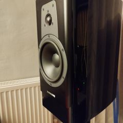 Dynaudio  Contour 20i Black high gloss.