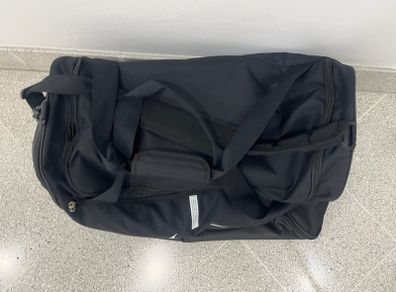 Nike shoulder Duffle travel training gym Large Bag 69L Black brand new with tag