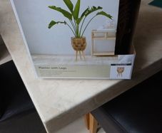 Planter With Legs..   B.N.W.T.  In The Original  Box.