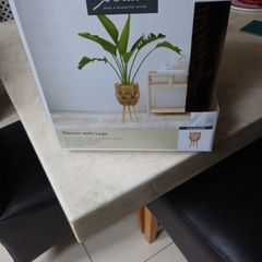 Planter With Legs..   B.N.W.T.  In The Original  Box.