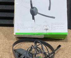xbox 360 Accessory, headphone with mic and adapter to connect to joystick.