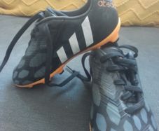 Football Boots/Junior Size: 10 UK .. 28 EU .. Price Drop