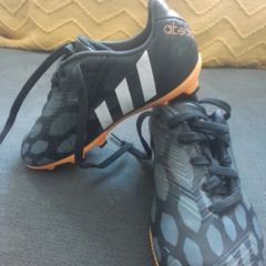 Football Boots/Junior Size: 10 UK .. 28 EU .. Price Drop