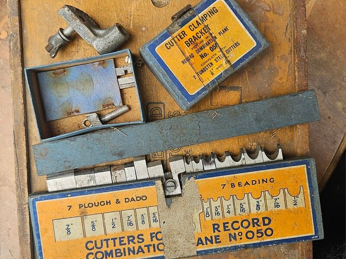 Record 050 combination plane