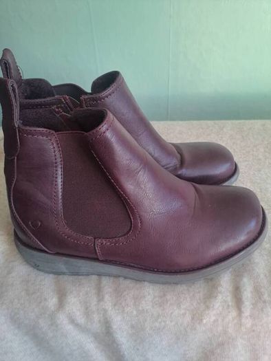 Heavenly Feet purple leather ankle boots