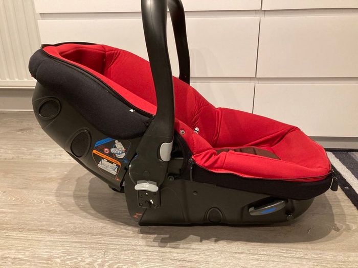 Jane Matrix Light 2 Luxe - Red - 2 in 1 Group 0/0+ Car Seat & Carrycot