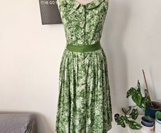Vintage 1950s 1960s ladies green cotton floral tea swing party dress 8-10