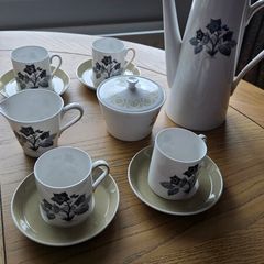 Tuscan wild strawberry coffee set