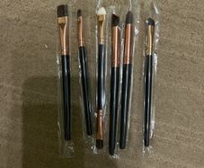 6 x makeup brushes