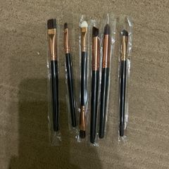 6 x makeup brushes