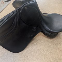 Fairfax black leather saddle with girth. High quality black leather Fairfax saddle in great condition. Comes with a matching girth as shown in the photos. Perfect for everyday riding or training.