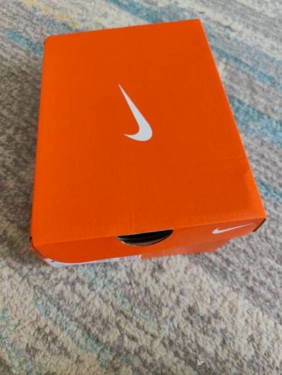 kids Nike trainers 9.5 uk