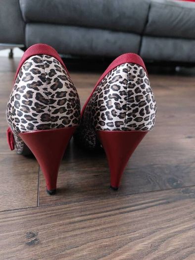 Schuh red shoes- uk7