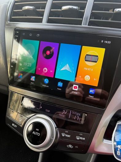 Toyota Prius Alpha 2012