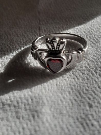 ladies silver claddagh ring