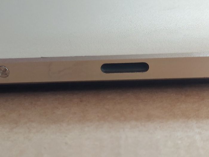 oBook 10, 64 GB, Excellent Cosmetic Condition, not powering on, being sold for parts or repair