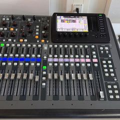 Behringer X32 Compact