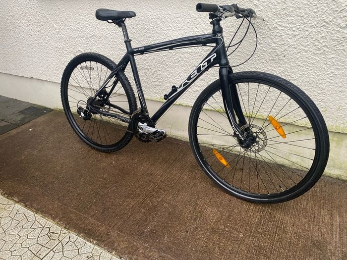 Felt hybrid disc breaks 28 inch wheels 24 speed 21 inch