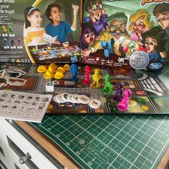 CLUEDO JUNIOR by Hasbro Gaming 2018 - Case of the Broken Toy (5+) - Complete