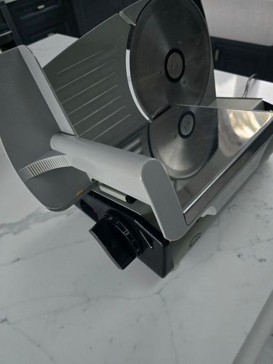 Electric meat slicer