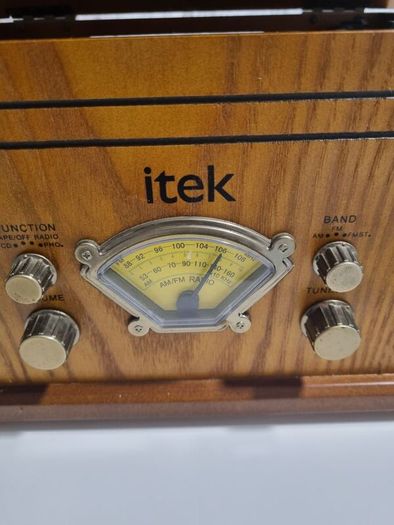 Retro Radio and Record Player