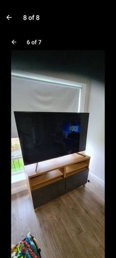 Tv table locker, cabinet like new in Excellent condition